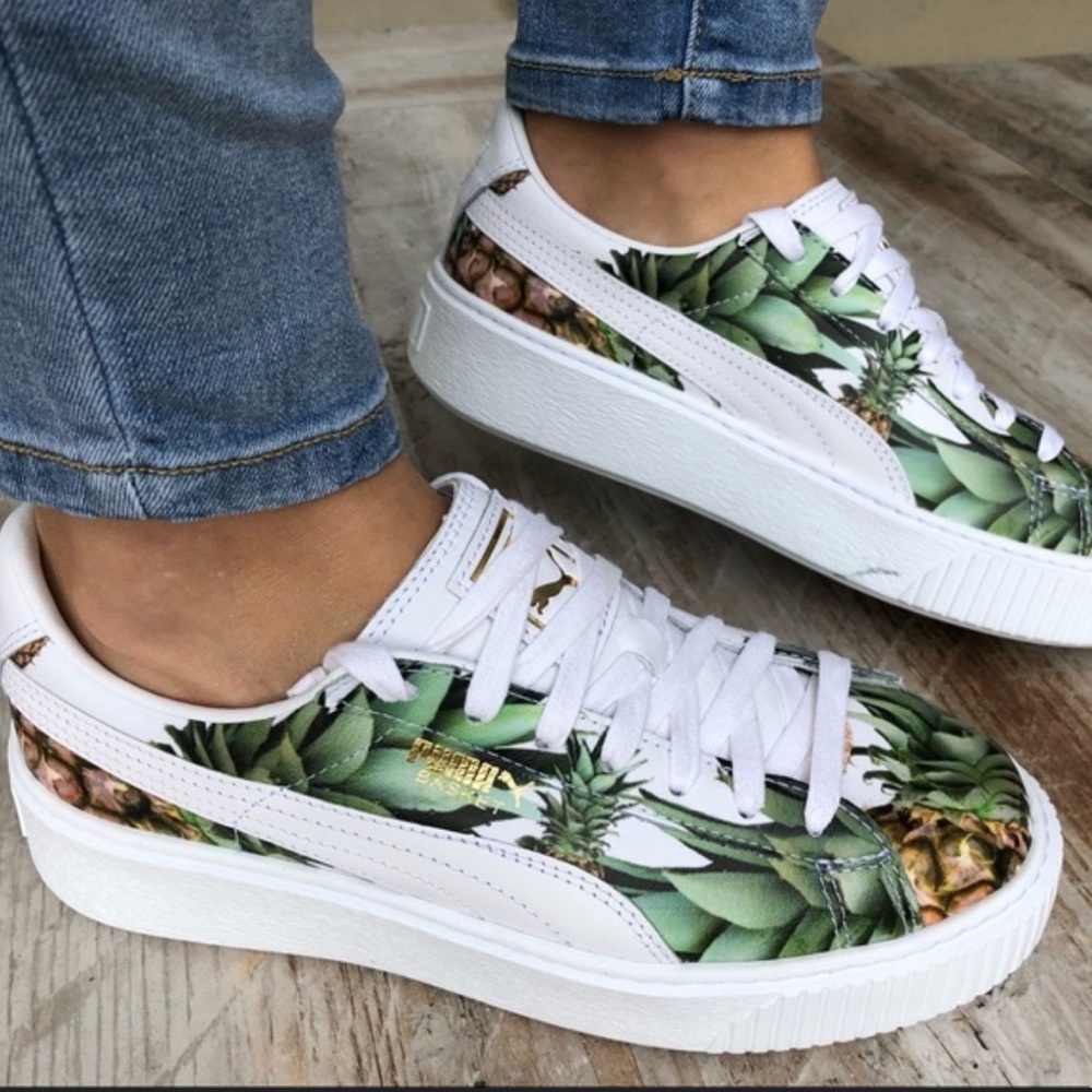 Puma sneakers size 6.5 green printed